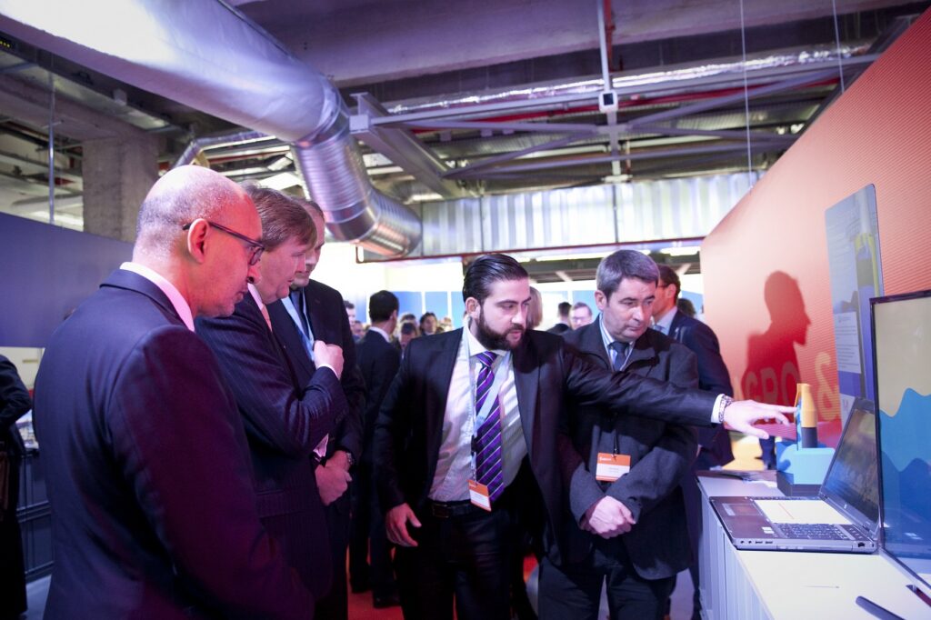 His Majesty the Dutch King at the VizionZ innovation stand